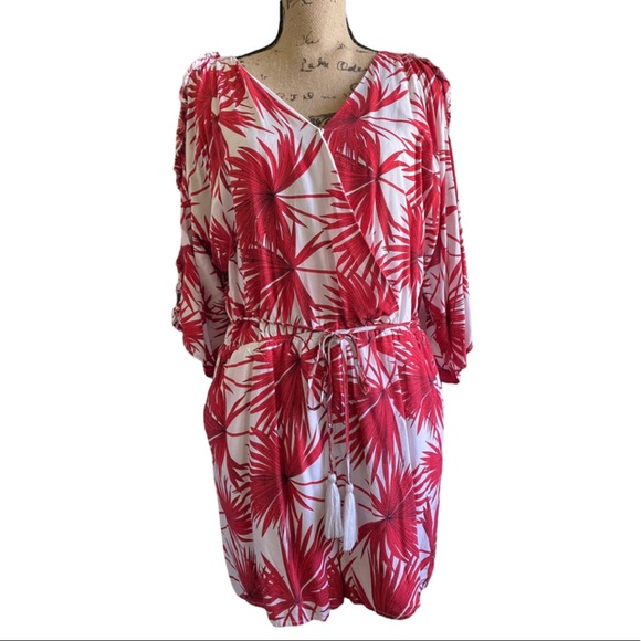 Gently Worn Bishop + Young Cold-Shoulder Romper-Large - Picture 4 of 11